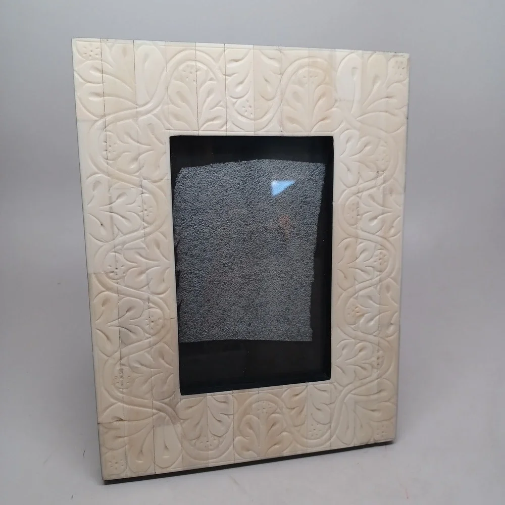Unbranded hand carved